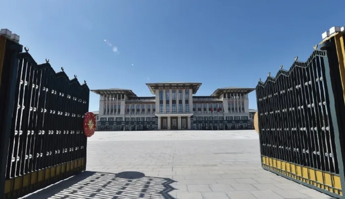 Müslüman, Sistemin İçinde mi Olmalı, Dışında mı?