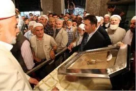 Hırka-i Şerif fetişizmine anlamlı tepki
