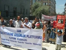 Başörtüsü için varız