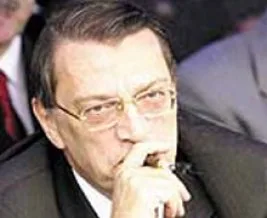 <FONT face=Georgia size=4>CHP’den sonra Mesut Yılmaz da eşarba sarıldı!</FONT>