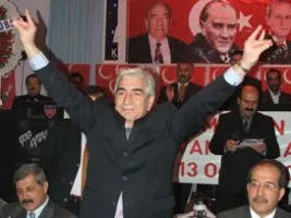 <FONT face=Georgia size=4>MHP’den başörtülü Müminelere: Ya sev ya terket!</FONT>