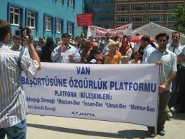 <FONT face=Georgia size=4>Başörtüsü için direnişimiz sürecek</FONT>