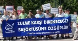 <FONT face=Georgia size=4>Seçimler bitti başörtüsü direnişi devam ediyor</FONT>