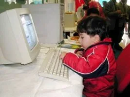 <FONT face=Georgia size=4>Anne-babalara uyarı: Monitör karşısına çivilenen çocukların geleceği tehlikede</FONT>