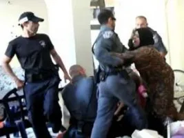 Alçak siyonistlerin tüyler ürperten vahşeti (VİDEO)