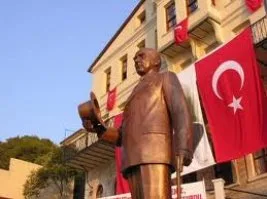 Murat Belge: Atatürk ulusal put