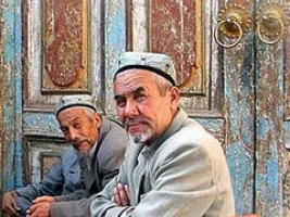 DOĞU TÜRKİSTAN KAN AĞLARKEN