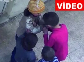 Suriyeli çocuklar bir parça ekmeği böyle paylaştı
