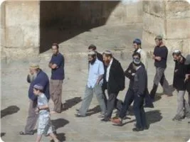 Yerleşimciler Mescid-i Aksa’ya baskın düzenledi
